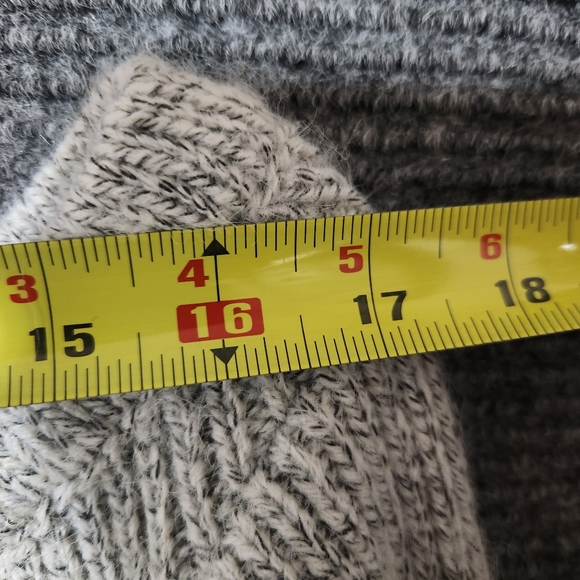 Endless Rose Cropped Gray Women's Sweater Sz. Small - Picture 10 of 11